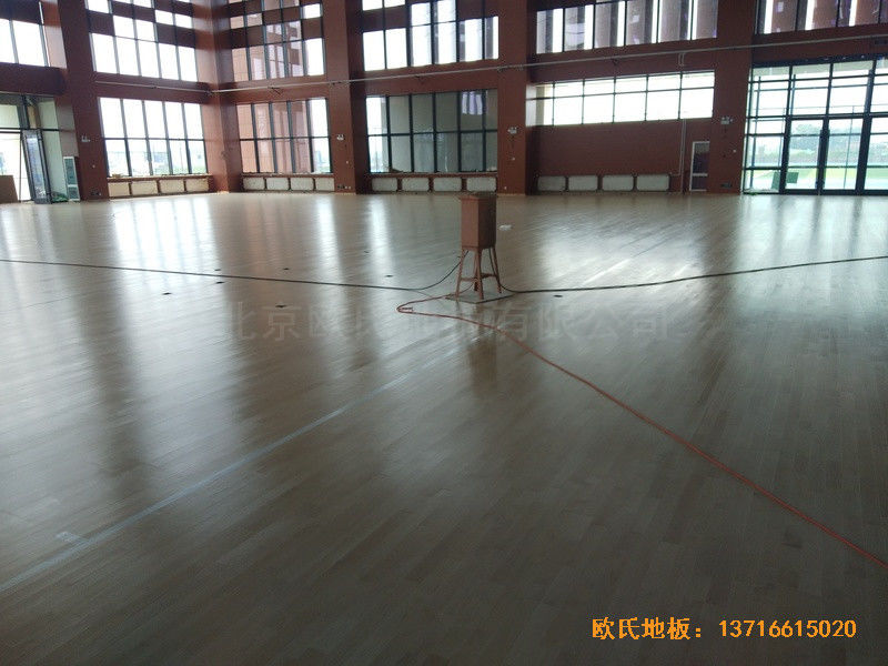 河北工程大學(xué)新校區(qū)籃球館體育地板施工案例3